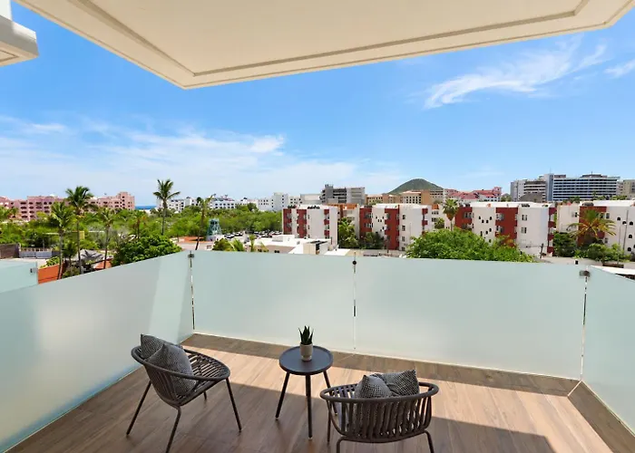 Apartahotel Eureka - 3br, Hot Tub, 2 Blocks From Cabo San Lucas