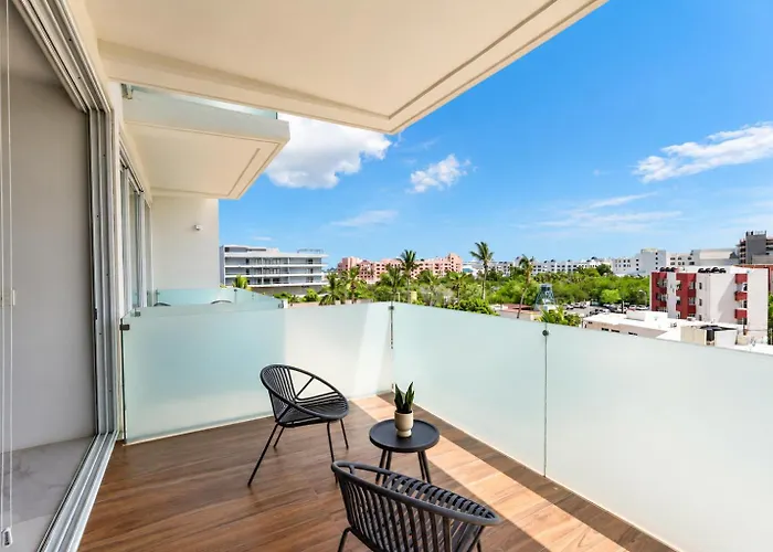 Apartahotel Eureka - 3br, Hot Tub, 2 Blocks From
