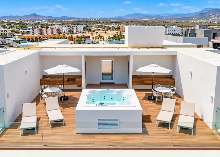 Apartahotel Eureka - 3br, Hot Tub, 2 Blocks From